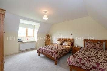 Twin bedroom: double & single bed
